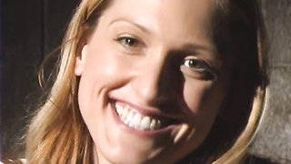 The well built blonde wants to show her sexy body