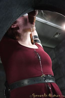 First-class whore passionately blows a massive boner in the basement