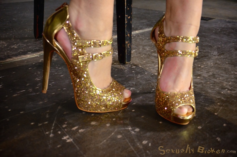 Black-haired fuck doll used in extreme sex action