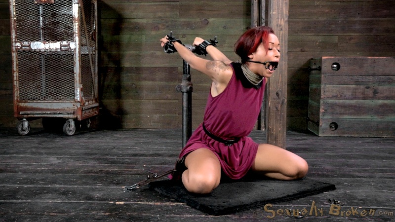 Redhead ebony slut gets her mouth fucked