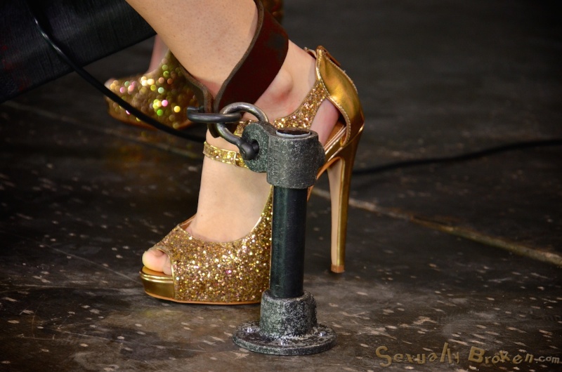 Loaded boner fills out small mouth of a sexy brunette