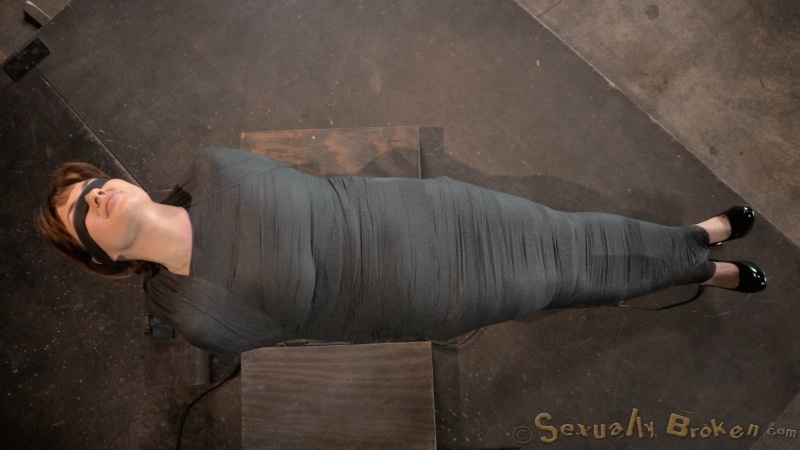 Fully wrapped mademoiselle and her free mouth